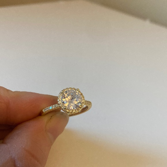 Pretty Bird Jewelry Jewelry - Pretty Bird Jewelry Radiant Gold Women's Ring with Sparkling Centerpiece